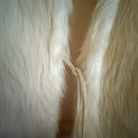 Mossimo Supply Co. Cream Faux Fur Vest - Picture 3 of 5